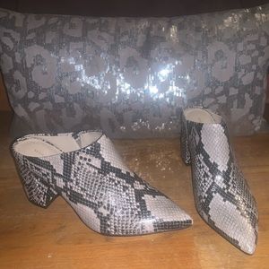 MARC FISHER ALLIGATOR MULES